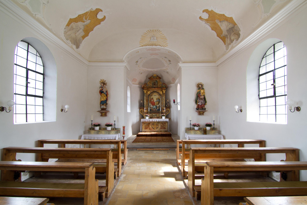 Innenaraum und Altar der Dreifaltigkeitskapelle